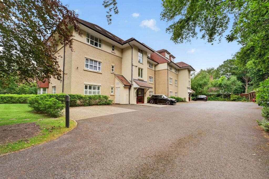 2-bed flat on Chine Crescent Road, Powerscourt, BH2, £325,000