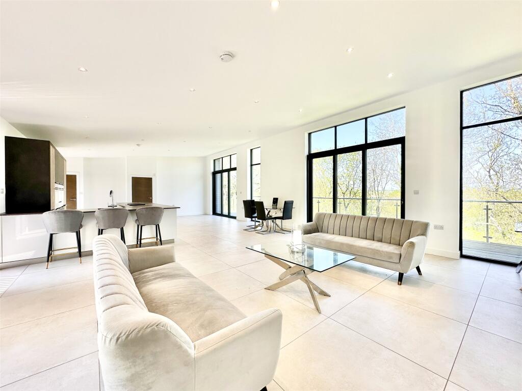 Striking Very Spacious Contemporary Home, Langmead Drive, Bideford, Devon, EX39 - View 2