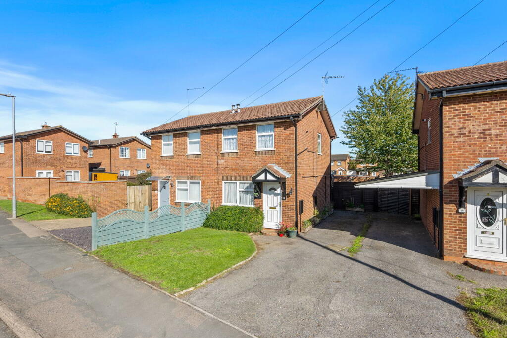 2-bed semi-detached on Carriage Drive, Kettering  NN16, £210,000