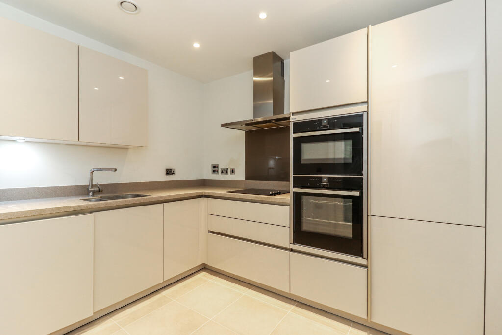 Apartment in Slough - View 4