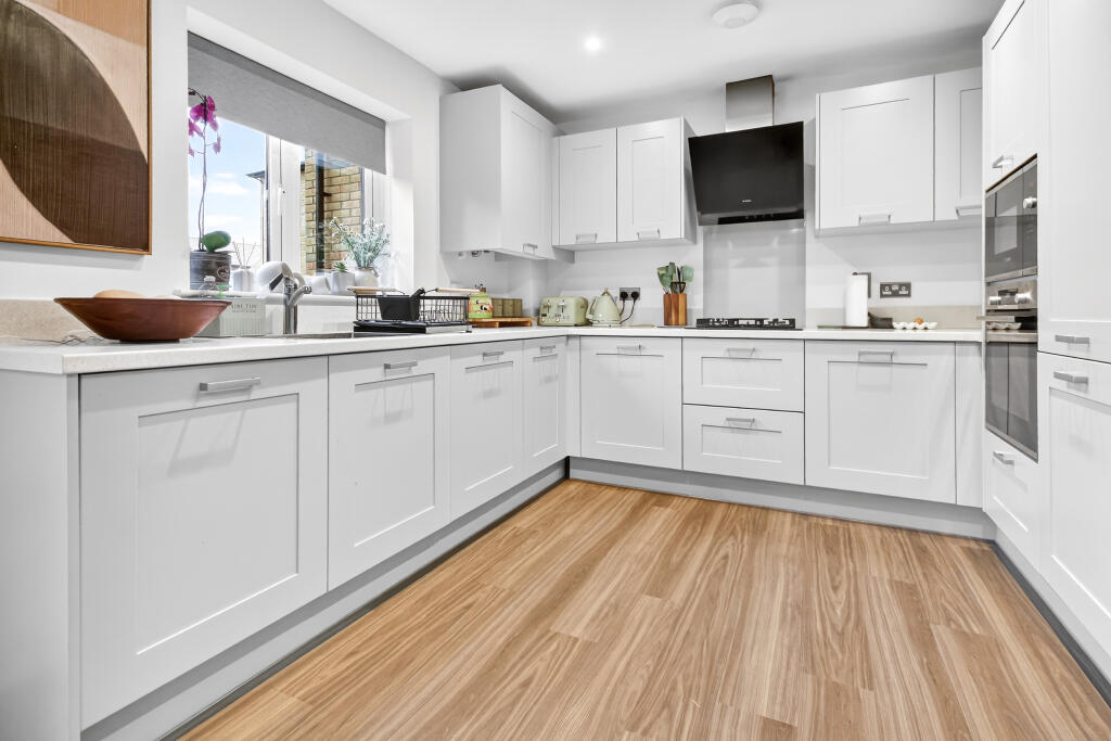Apartment in Crowthorne, Bracknell Forest - View 3