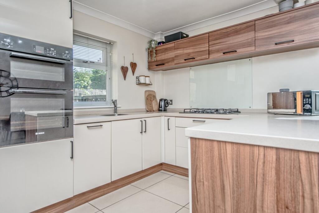House in Kirklees, Firthcliffe - More