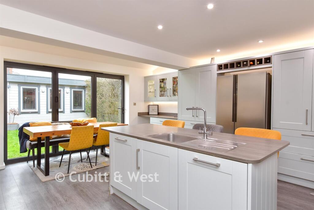 House in Worthing, West Sussex - More