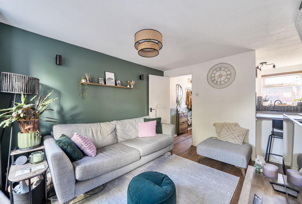 Deacons Place, Bishops Cleeve, Cheltenham, Gloucestershire, GL52 photo 3