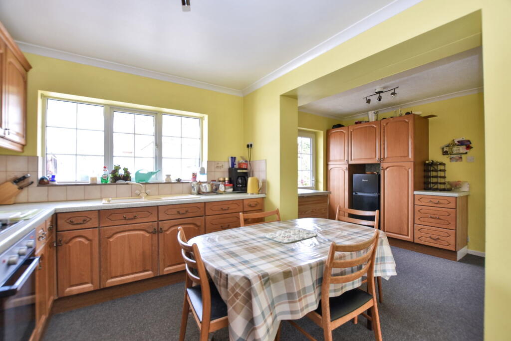House in Wakefield, Outwood - View 4