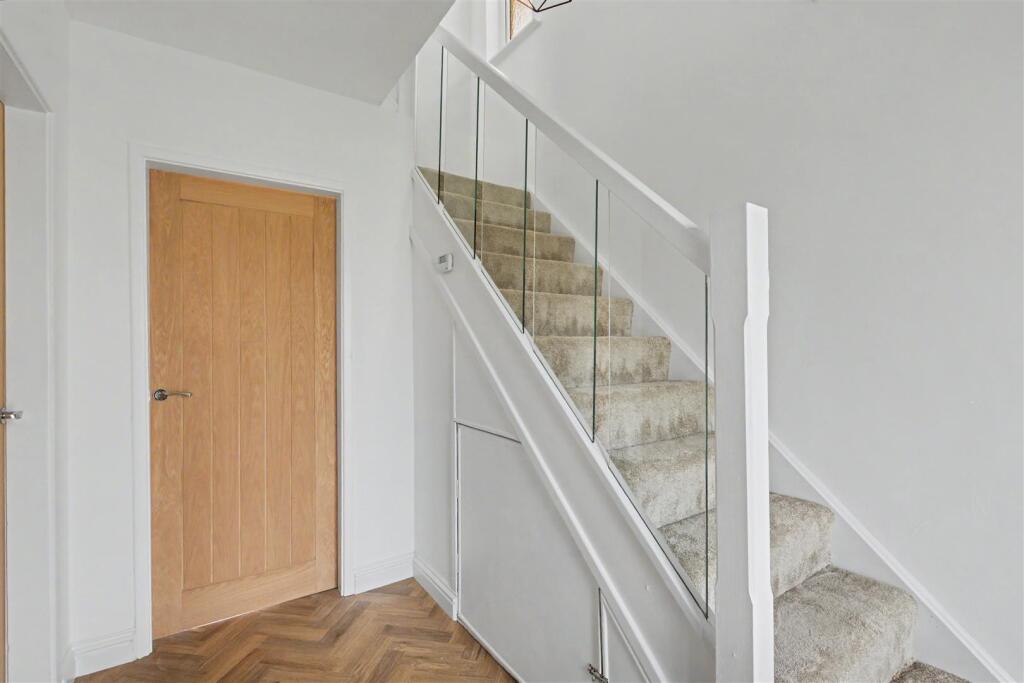 House in Nottingham, Bramcote - View 5