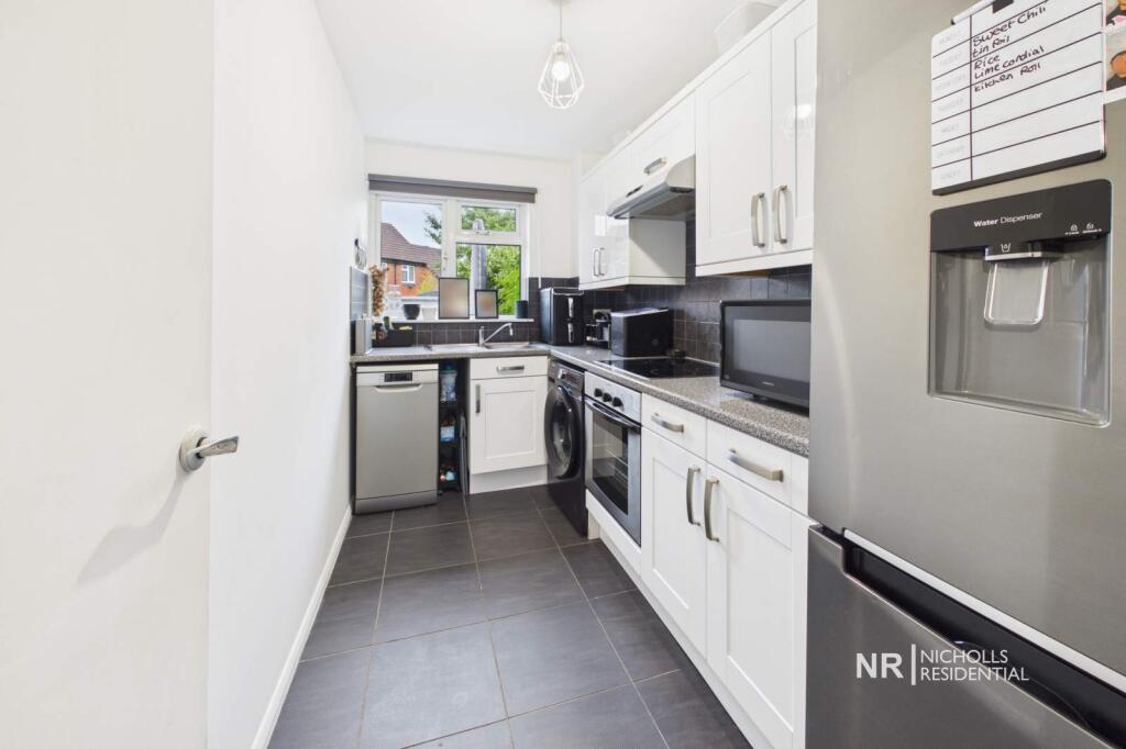 Apartment in Epsom and Ewell, West Ewell - More