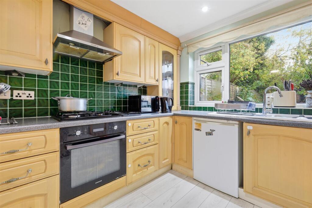 Bridle Close, Enfield – pohled 3