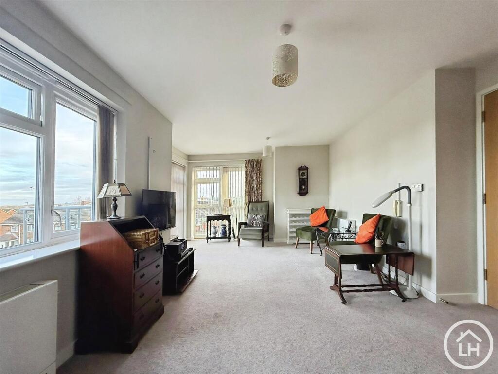 Apartment in Swale, Howt Green, Milton Regis - View 3