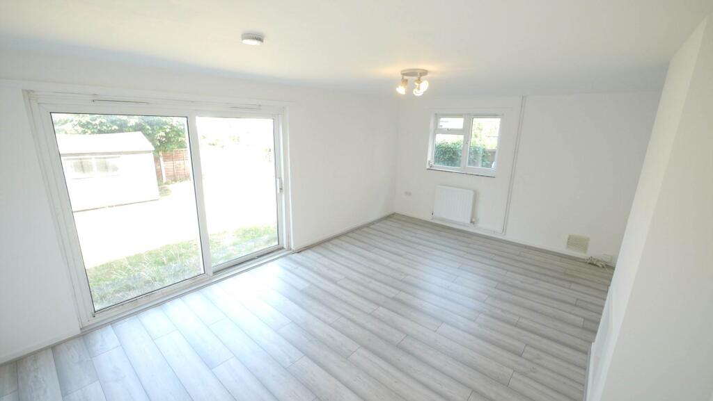 House in Hatfield, Roe Green - View 3