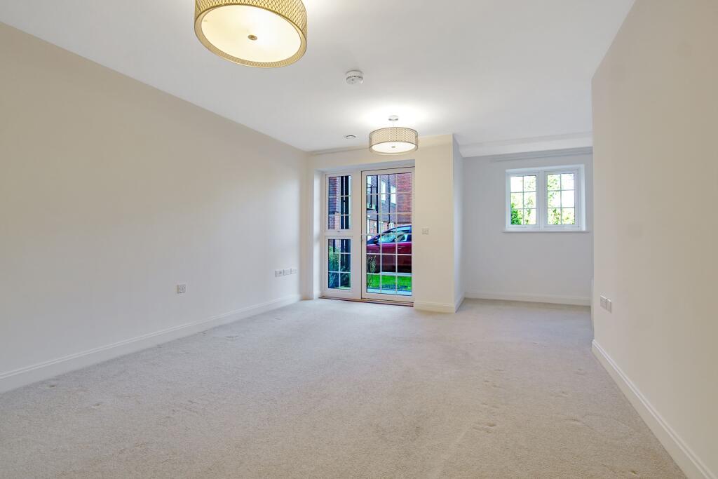 Apartment in Banstead, Nork - View 2