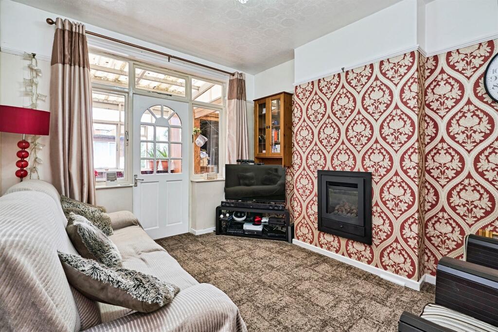 House in Wolverhampton, West Midlands - View 3