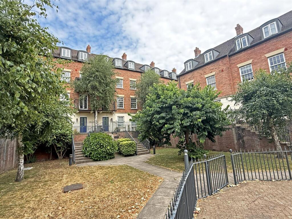 1-bed flat on Benbow Quay, Shrewsbury, £125,000