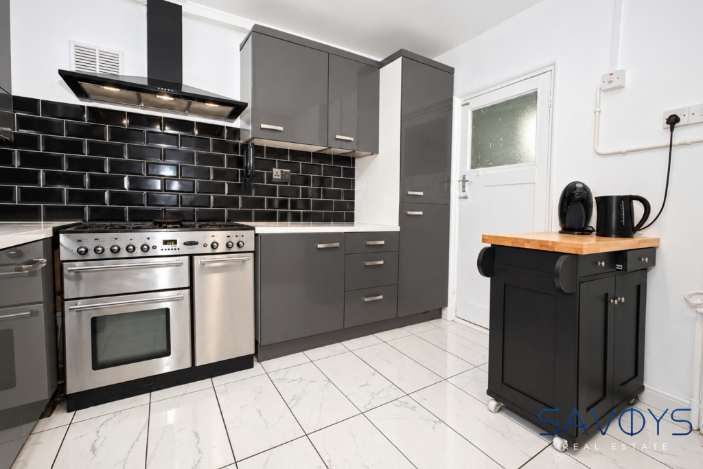 Maylands Road, Watford, WD19 photo 3