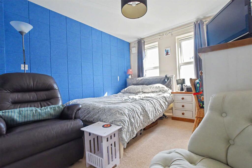 Apartment in East Hampshire, Alton - More