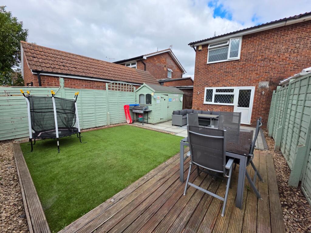 Holbein Close, Bedworth, Warwickshire, CV12 photo 2