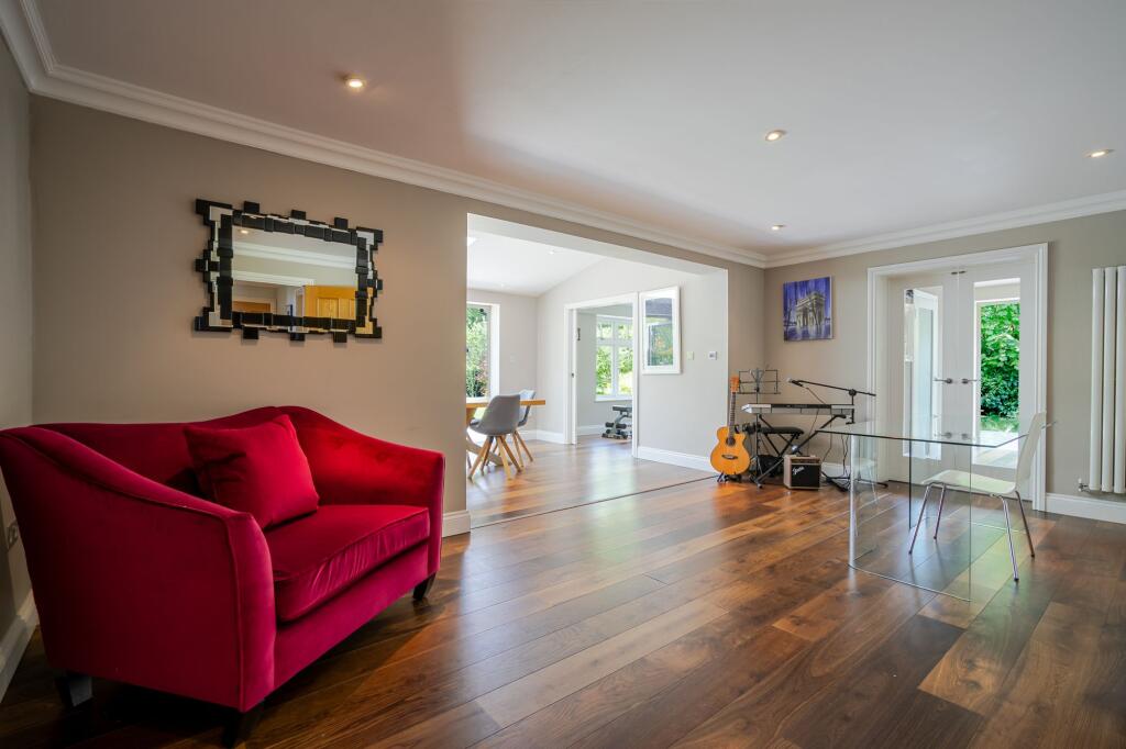House in Winkfield, Cranbourne - More