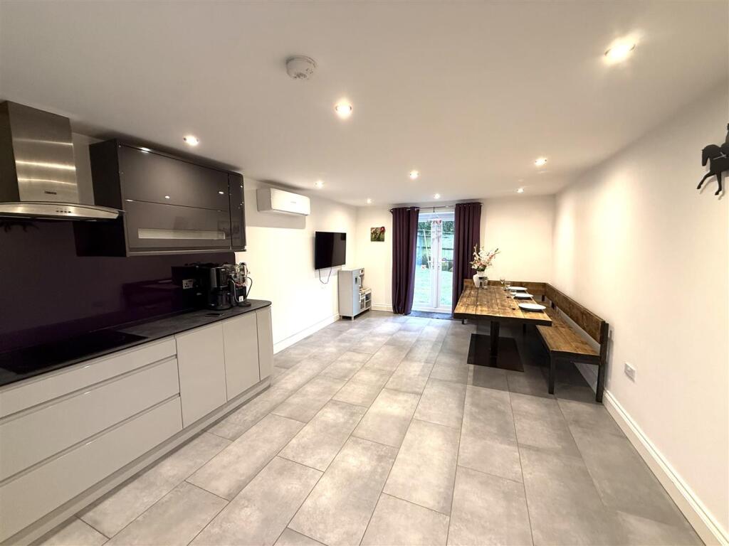 House in Derby - View 5