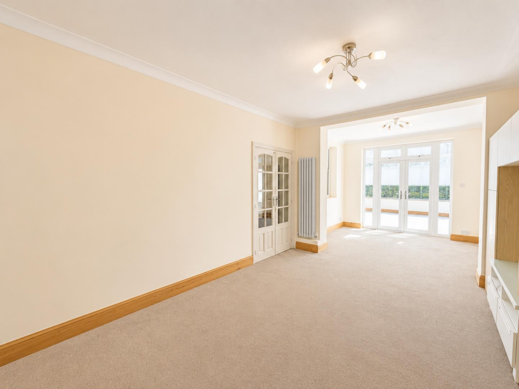 House in Spelthorne, Chattern Hill, Ashford - More