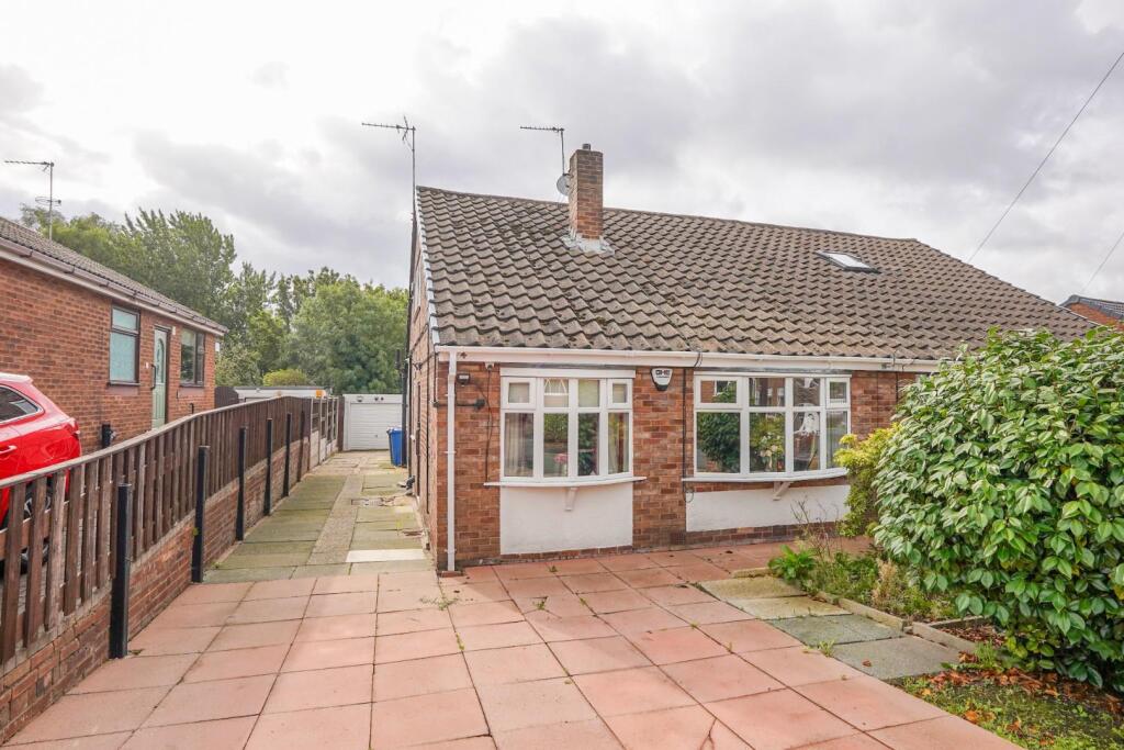 3-bed semi-detached on Browning Grove, Standish Lower Ground, Wigan, WN6 8LA, £200,000