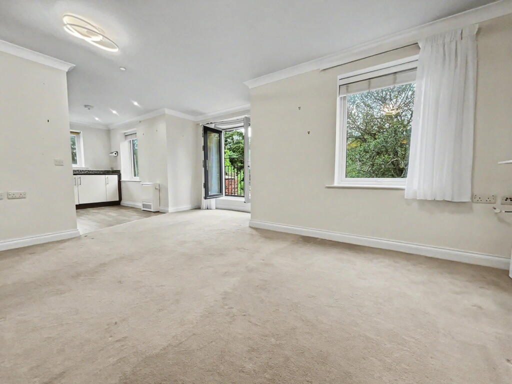 Park Crescent, Hesketh Park, Southport - View 4