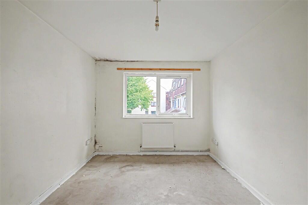 Apartment in Southampton, Mansbridge - View 3