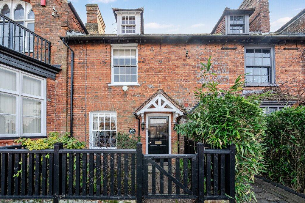 Main image of property: The Broadway, Wycombe End, Beaconsfield, HP9