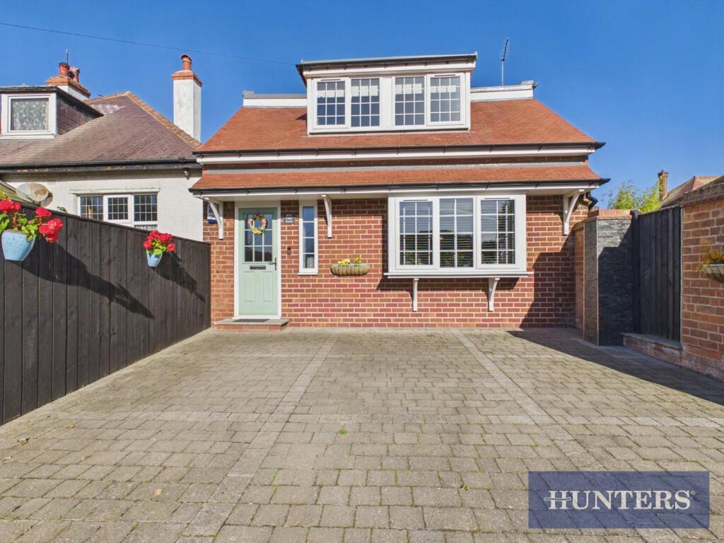 3-bed detached on Queensgate, Bridlington, £260,000