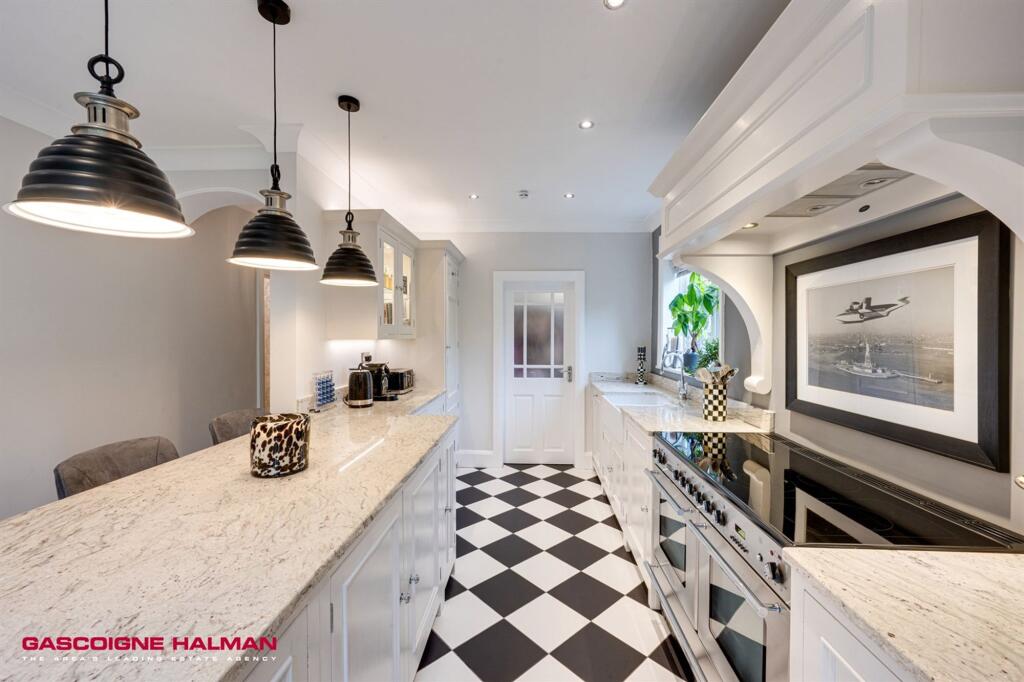 Victoria Close, Bramhall, SK7 - More