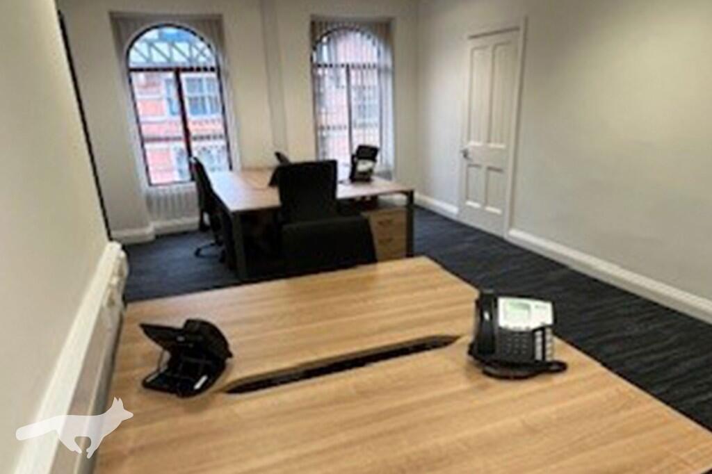 Office: > 5 Desks