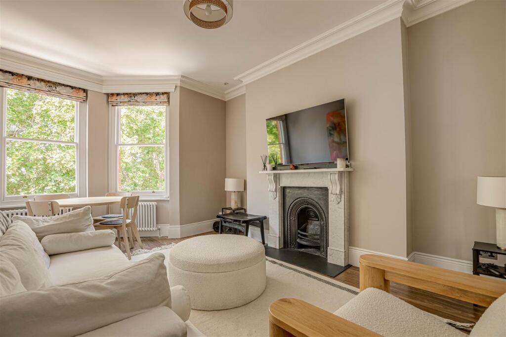 Apartment in London, Wandon Estate, Fulham - View 2
