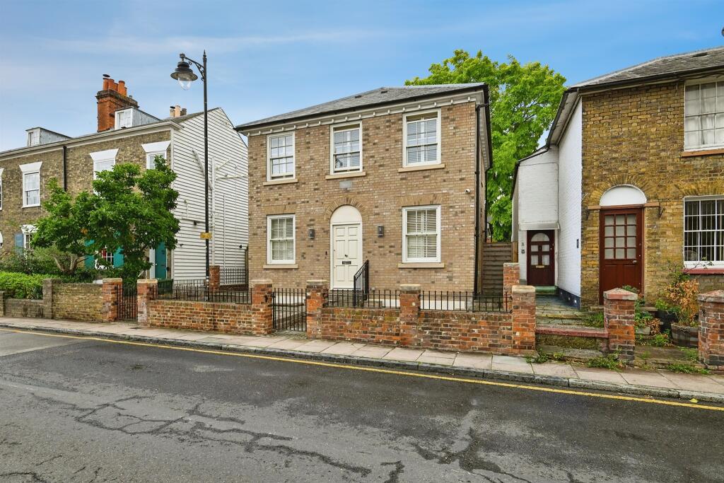 Main image of property: South Road, Faversham