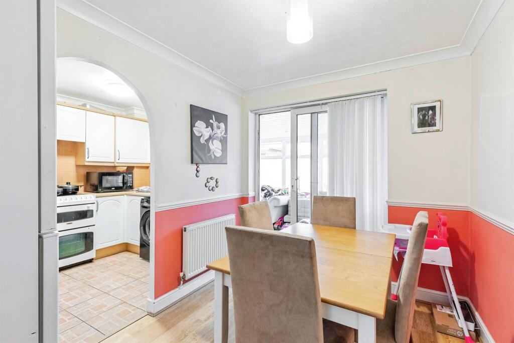 House in Wellingborough, Glenvale Park - View 6