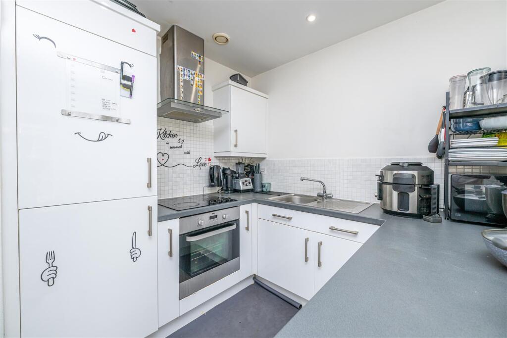 Apartment in Wolverhampton, West Midlands - View 4