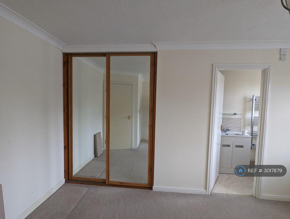 Apartment in Reading - View 5