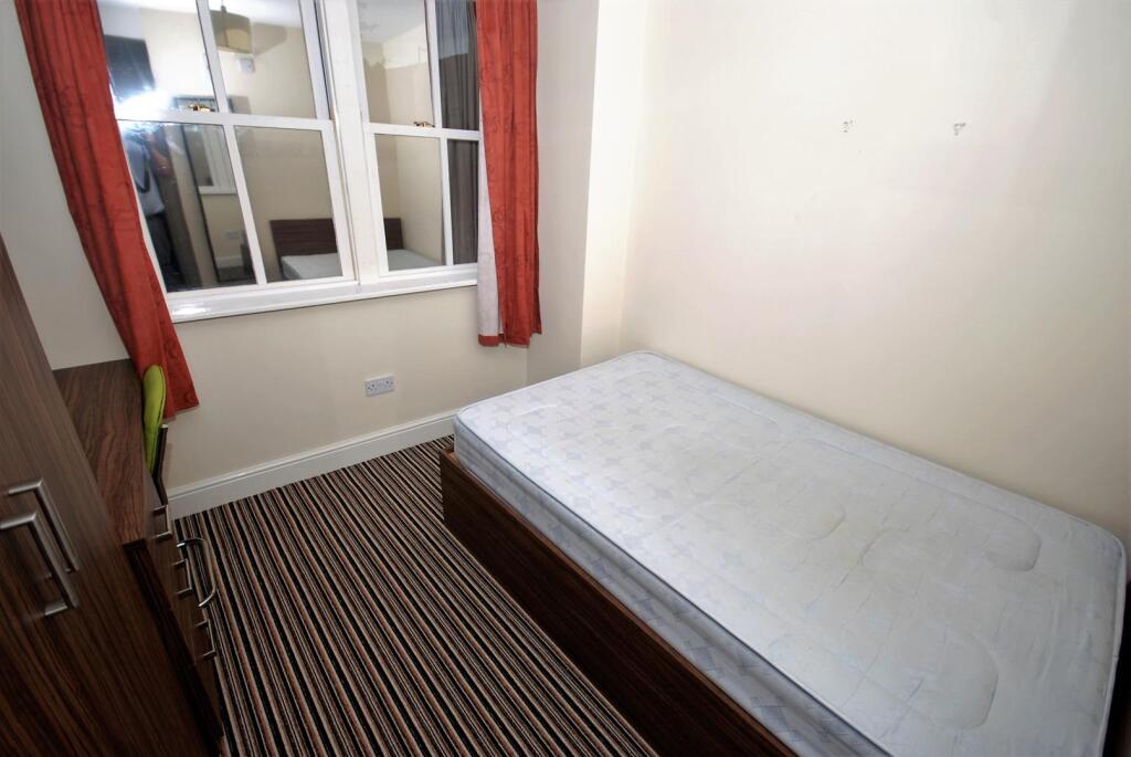 1 bedroom private hall for rent