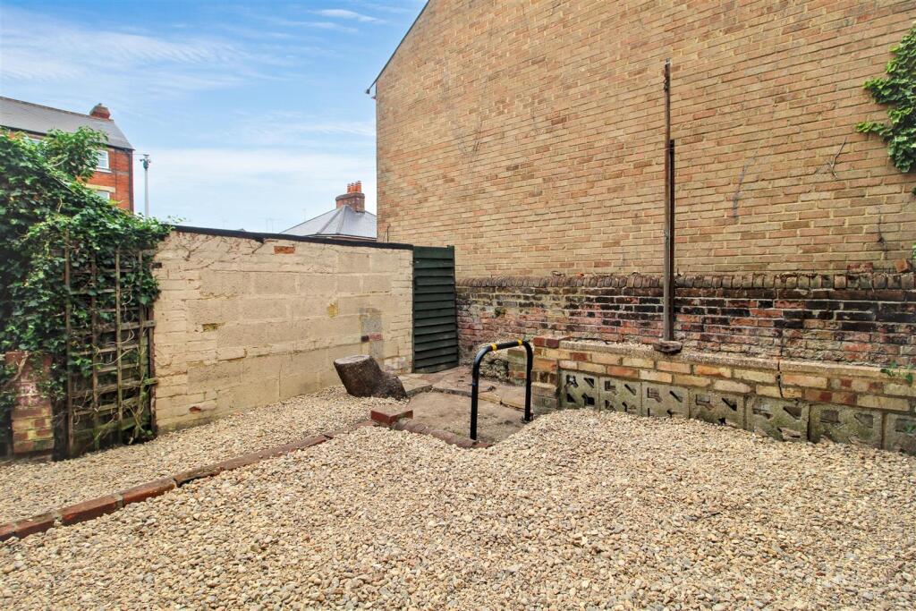 Apartment in Reading, Katesgrove - View 3