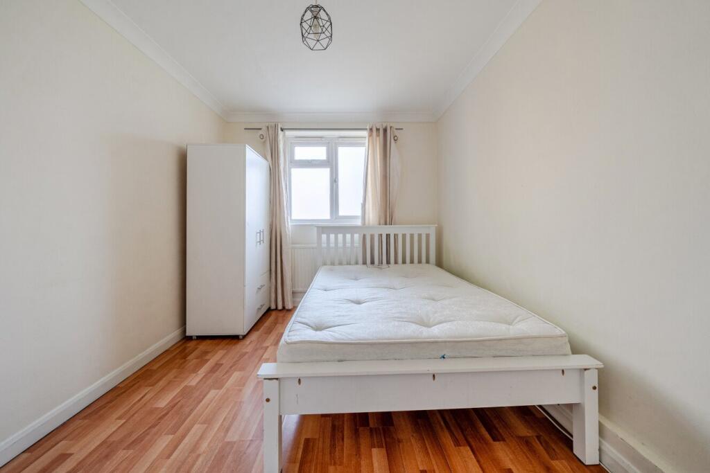 Apartment in London, Queen Caroline Estate, Hammersmith - View 5