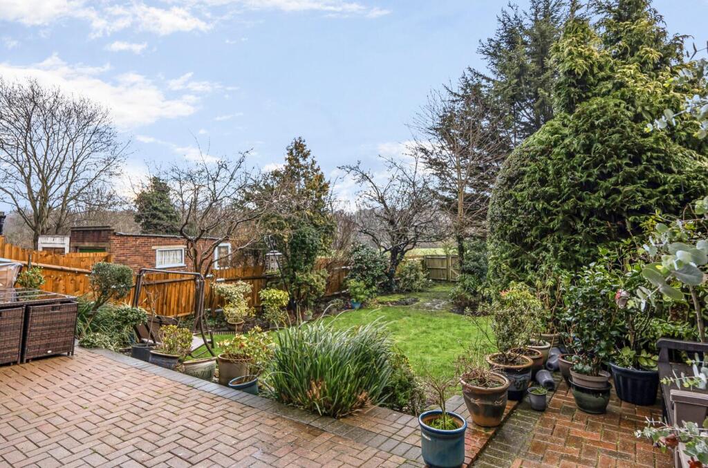 Northiam, Woodside Park photo 3
