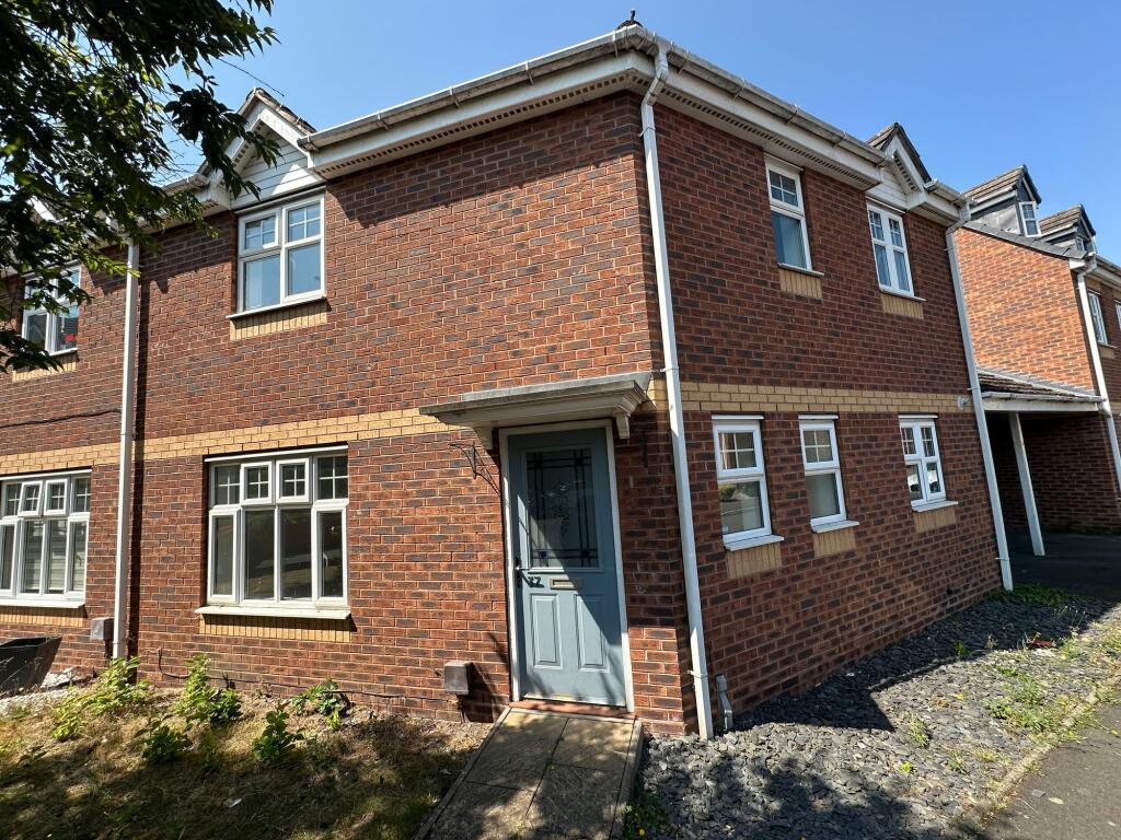 3-bed semi-detached on Black Eagle Court, Burton-On-Trent, DE14, £175,000