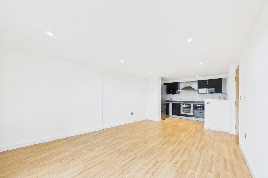 Apartment in Surrey Heath, Old Dean - View 4