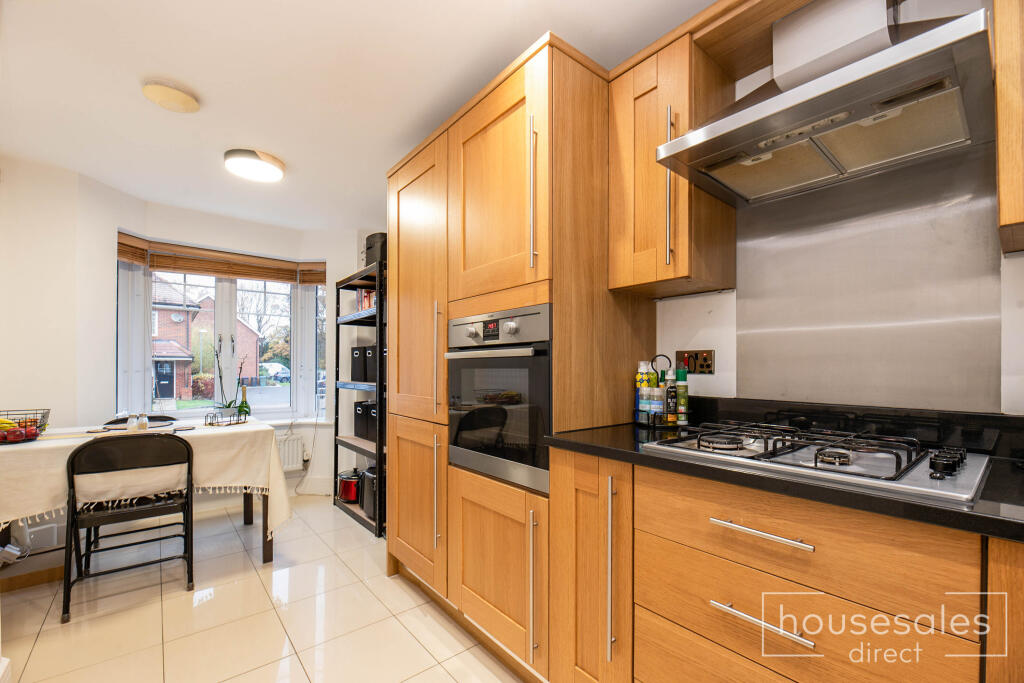 Soprano Way, Esher, KT10 photo 2