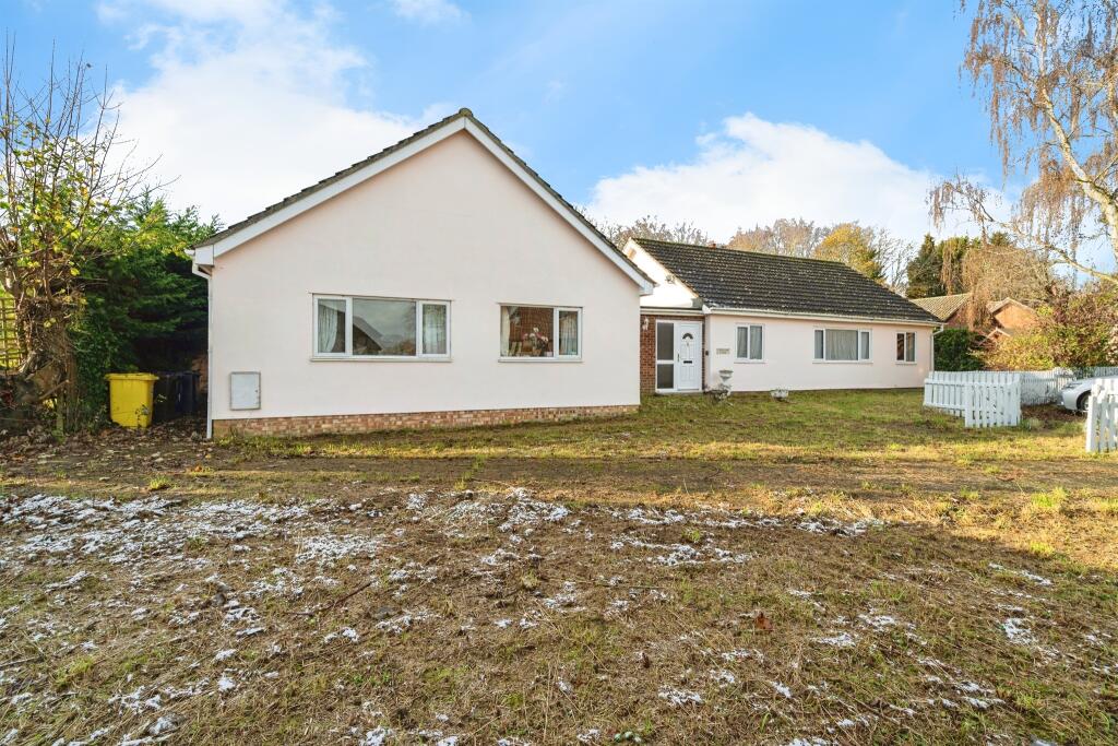 4-bed bungalow on Homepiece, Market Weston, Diss, £400,000