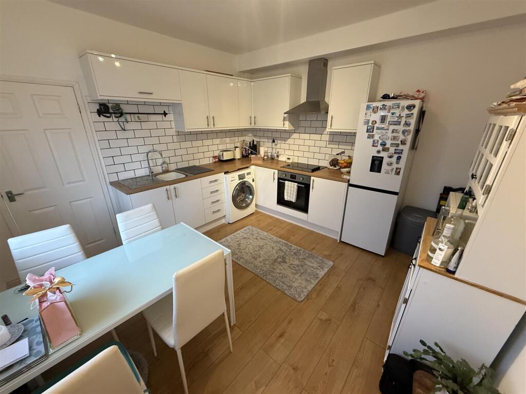 House in Chesterfield, Derbyshire - View 5