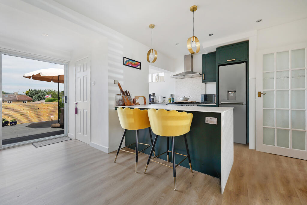 Prince Albert Square, Redhill, Surrey, RH1 - View 2