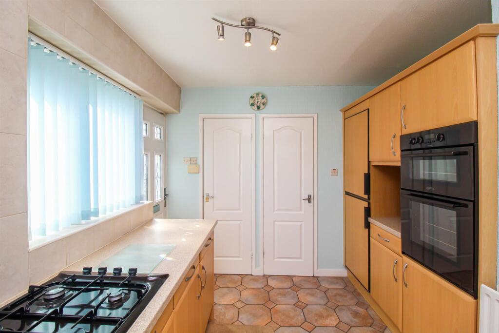 House in Wakefield, Thornes - More
