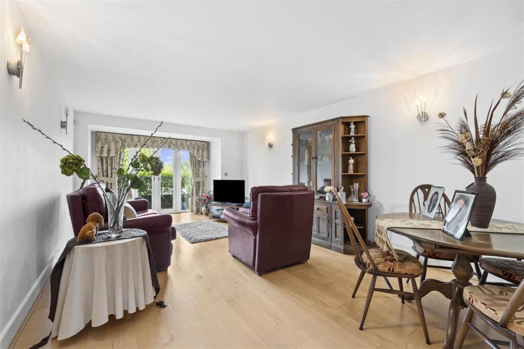 Apartment in London, Chingford Green, Chingford - View 3