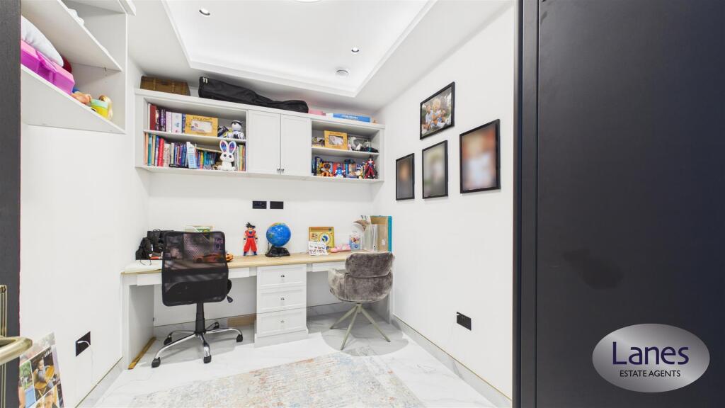 House in London, Carterhatch, Southbury - More