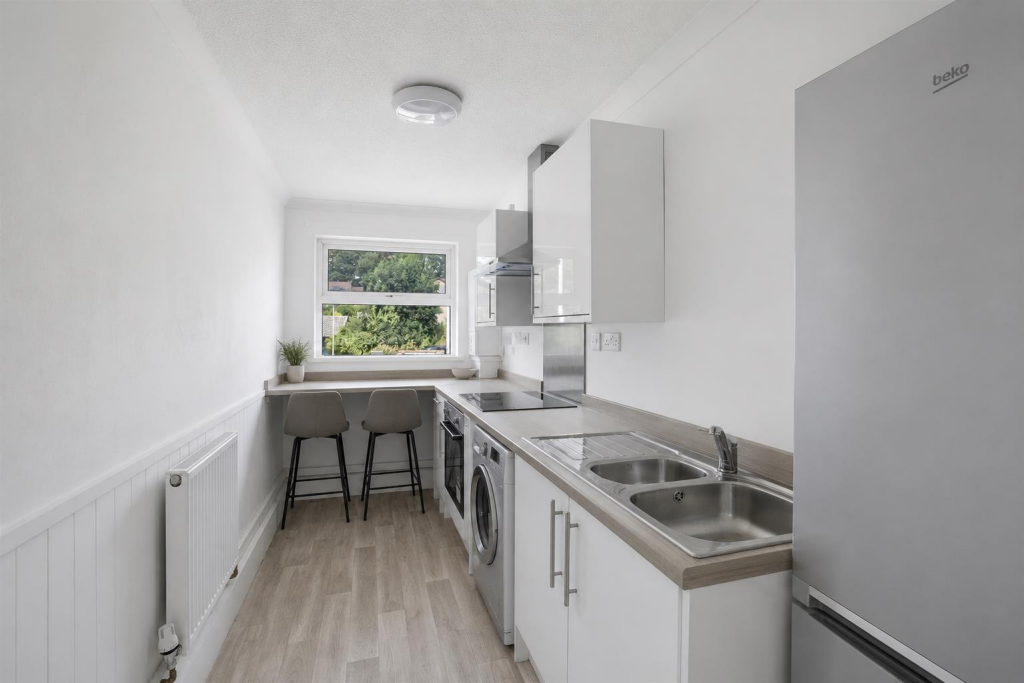 Apartment in Plymouth - View 3