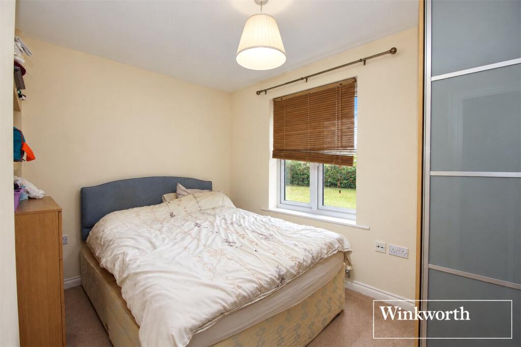 Apartment in Watford - View 5